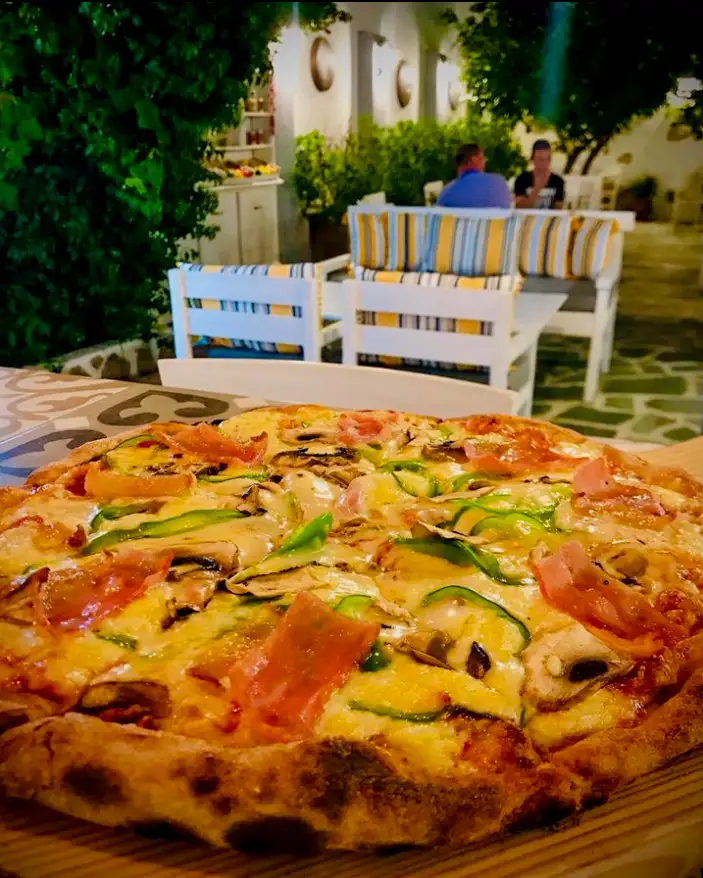 Pizza La Tana || Μοναδική πίτσα ψημένη σε ξυλόφουρνο || La Tana coffee Take away και delivery!