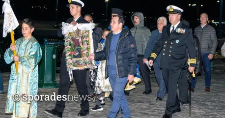 Σκόπελος | Πανηγυρικός Εσπερινός και περιφορά Εικόνας του Αγίου Νικολάου