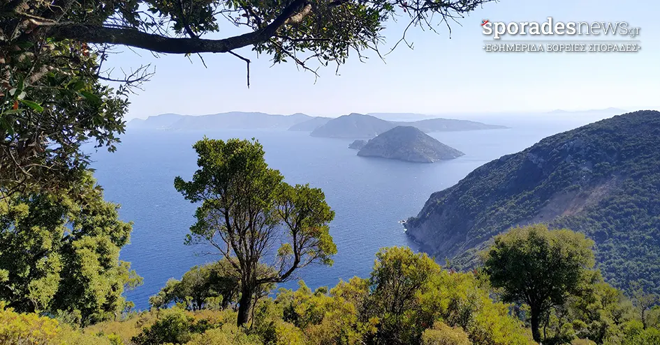 Θέα: Η Αλόννησος από τη Σκόπελο. Βόρειες Σποράδες