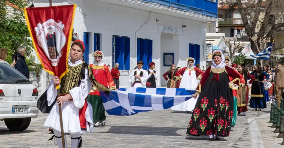 25η Μαρτίου | Εικόνες από την παρέλαση για την Εθνική Επέτειο στην παραλία Σκοπέλου