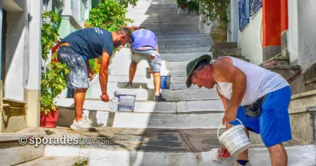 Για τέταρτη συνεχόμενη χρονιά ο Ρηγίνος Β. Πατσής βάφει τα σκαλοπάτια του οικισμού Σκοπέλου! [δείτε φωτογραφίες]