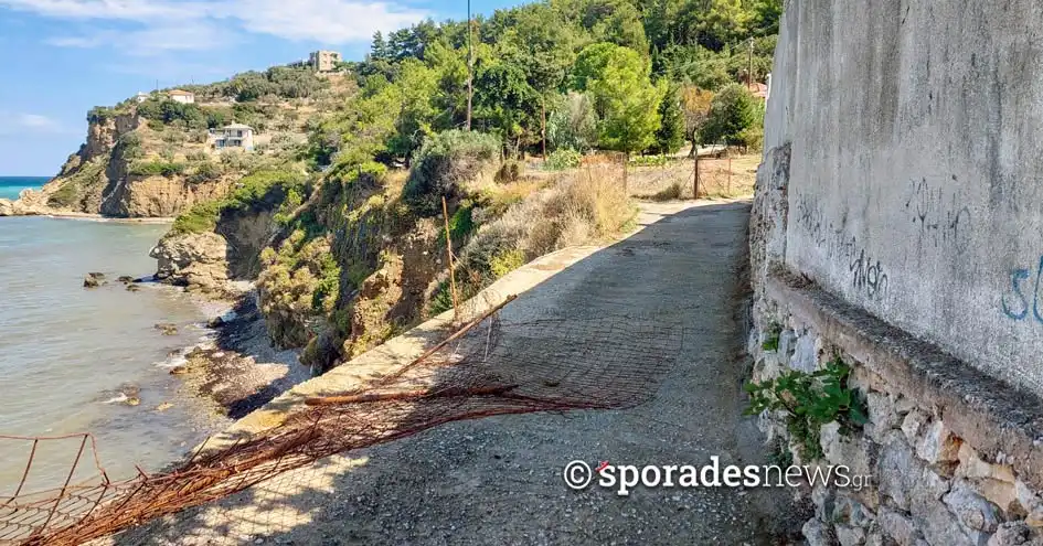 Είκοσι μέτρα επικίνδυνου δρόμου στις «Καρυάτιδες» που οδηγεί στο μονοπάτι προς πηγή Μετόχι