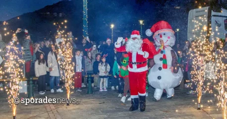 Με επιτυχία πραγματοποιήθηκαν τα Σκοπελοχριστούγεννα 2024 στην παραλία Σκοπέλου